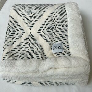 DSW Sherpa Geo Print Throw Blanket